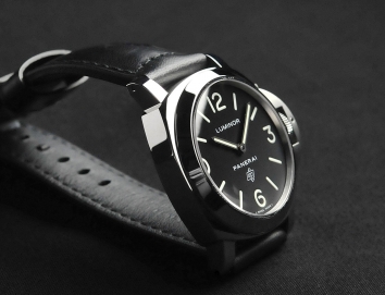 Panerai Luminor Base Logo Acciaio 44mm PAM00000
