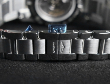 Longines Conquest Classic Black Dial Stainless Steel Ladies Watch 30mm L22854566