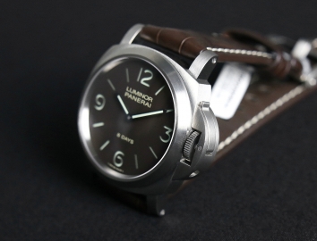 Panerai Luminor Base 8 Days Titanio 44mm PAM00562