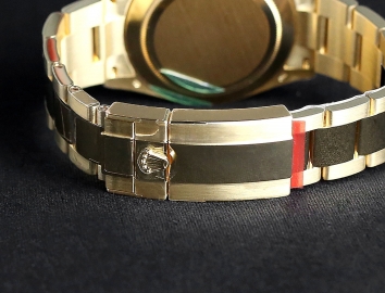 Rolex Cosmograph Daytona 40mm 116528 Champagne Dial