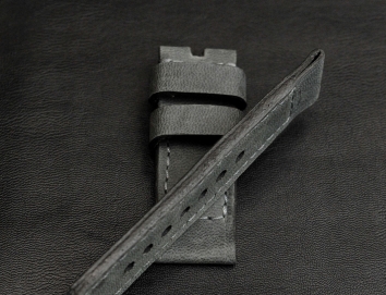 Gunny Straps Le Cuir Noir Craque